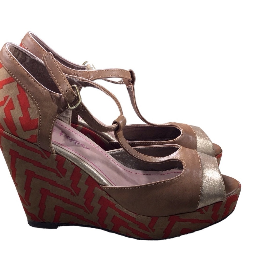 Pink & Pepper wedge Sandals EUC size 8.5
